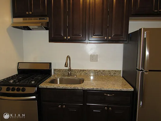 Rented by Kian Realty | media 11