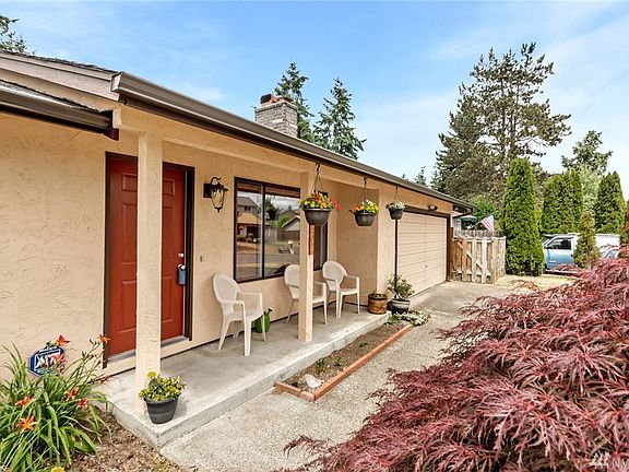 3rd image of 19402 Aurora Dr E