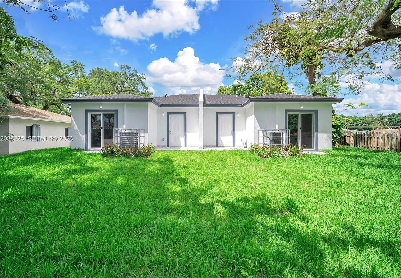 3 bed, 2.0 bath, 2152 sqft, $3,100 — Photo 3