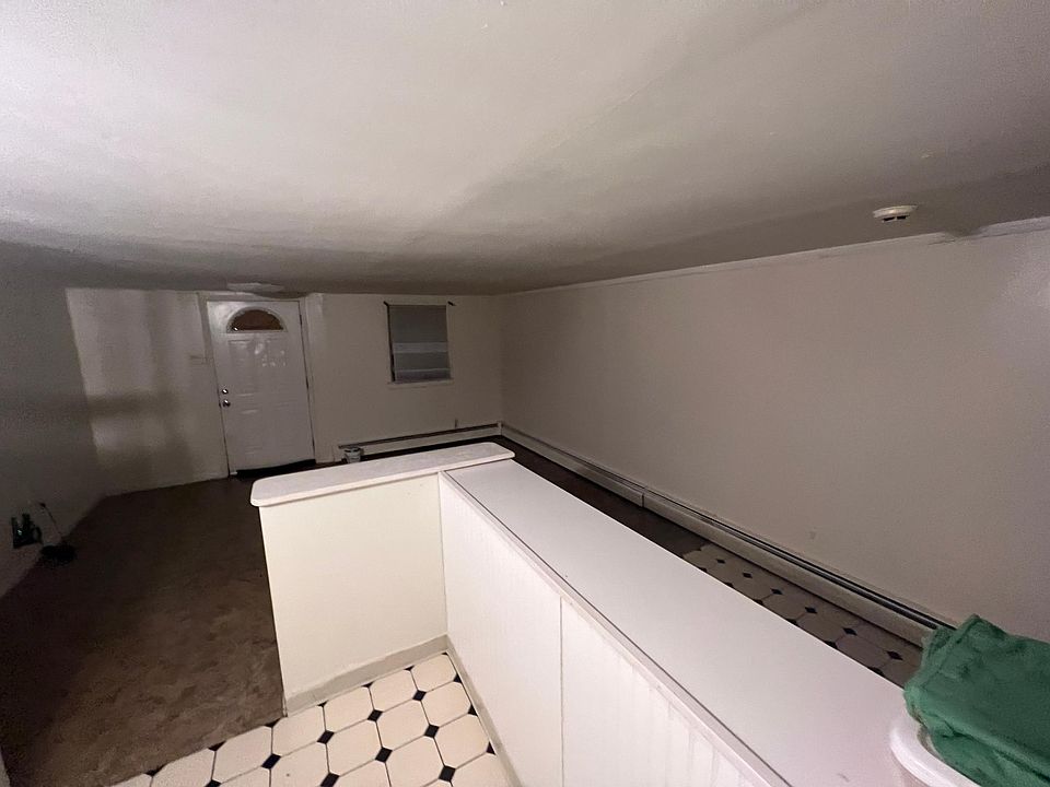 1st image of 234 Robinson Ave Floor 1