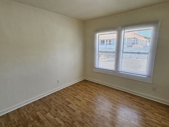 4th image of 354 1/2 Douglas St #354-1/2