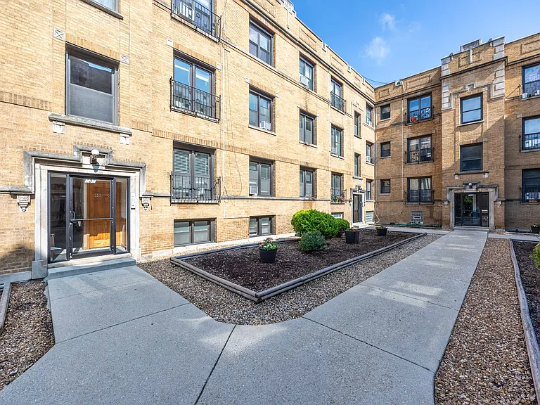 712 W Roscoe St #3N — Photo 6