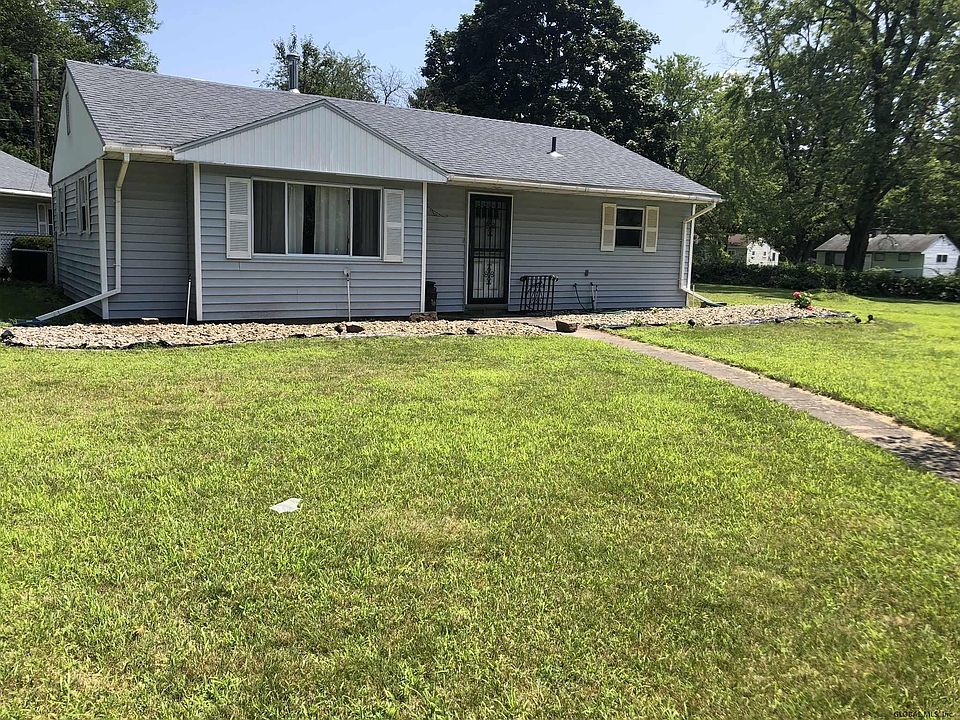 1st image of 16 Robert Dr