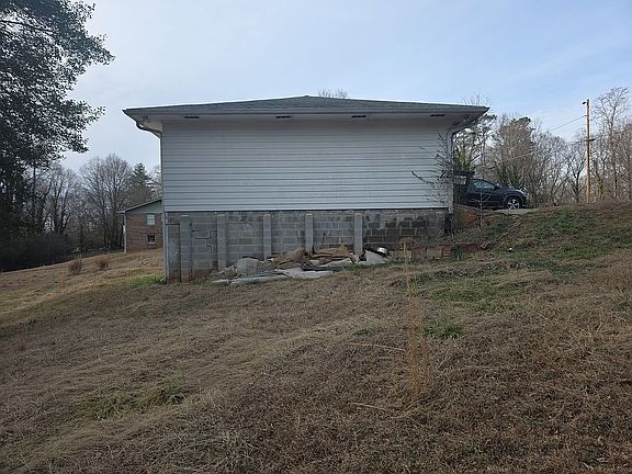 3rd image of 2933 Skylark Pl