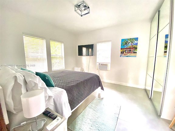 2nd image of 118 NE 46th St #118C
