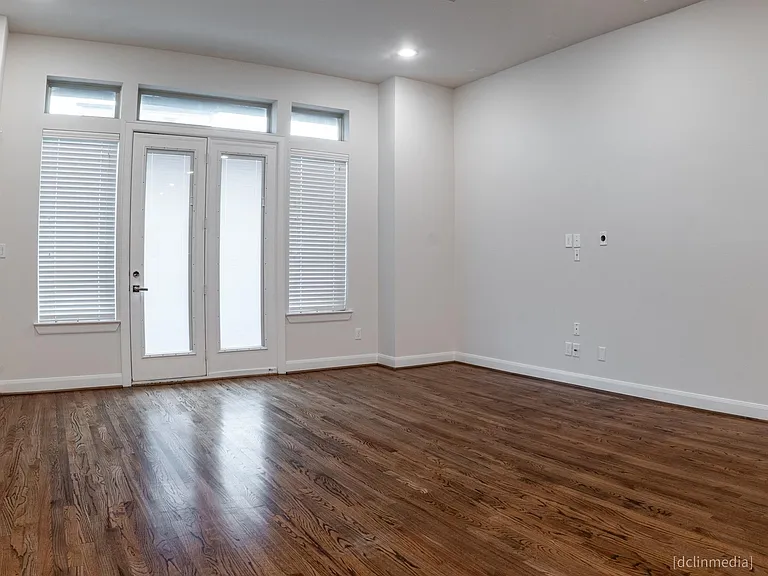 1224 Thompson — Photo 16