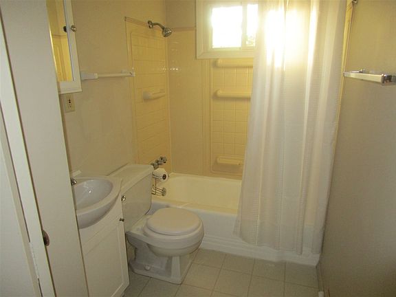 5th image of 1627 Hass Dr