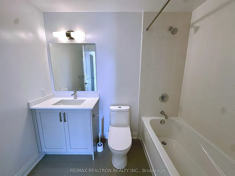 20 Gatineau Dr #402 — Photo 13