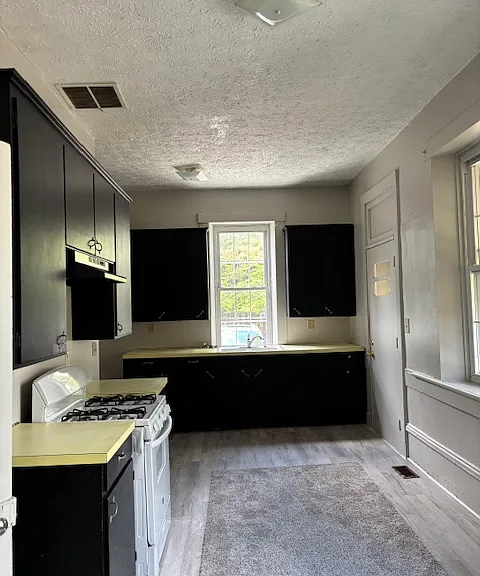 811 S Main St #811 — Photo 11