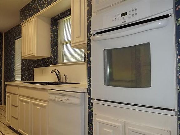 5th image of 1609 Lancelot Ln