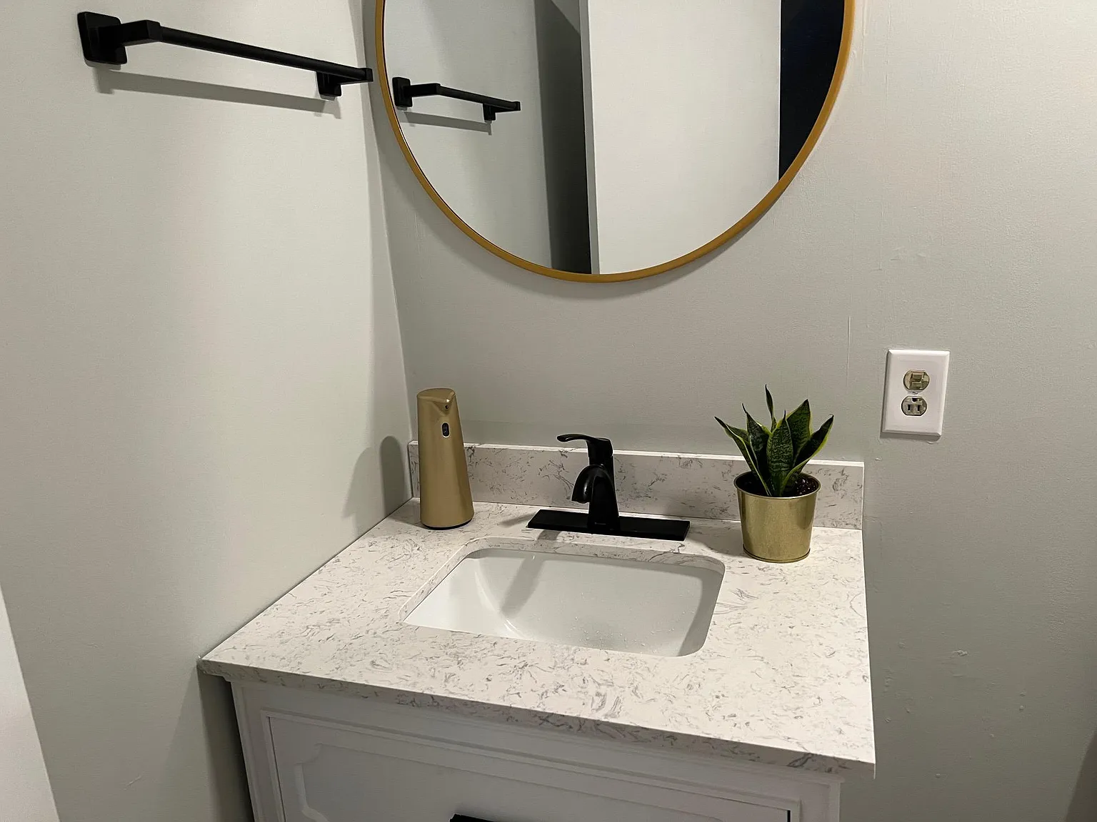 2 bed, 850 sqft, $2,000 — Photo 2