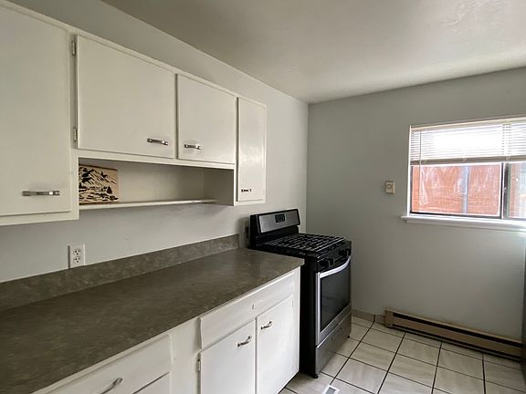 5th image of 525 W Pacific St #11513912