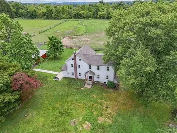 1385 County Line Rd, Quakertown, PA 18951