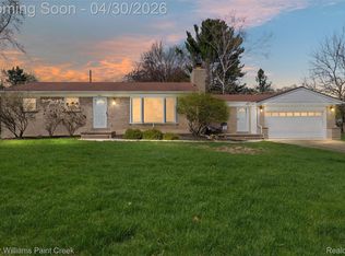 310 Elmhill Rd, Rochester Hills, MI 48306