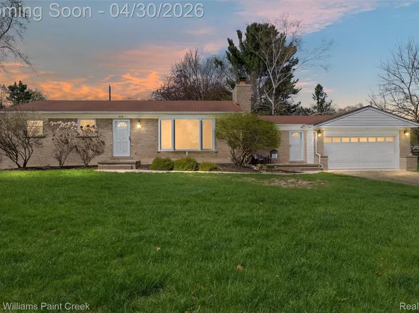 310 Elmhill Rd, Rochester Hills, MI 48306