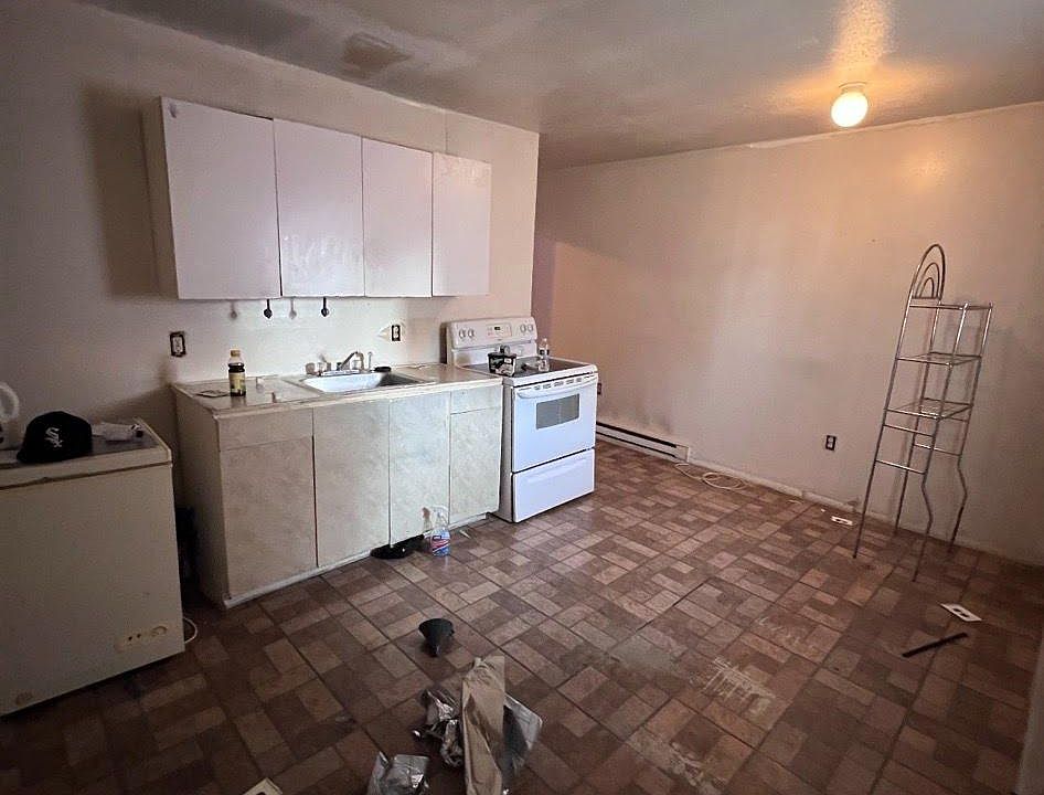 2nd image of 6852 Elmwood Ave Floor 1