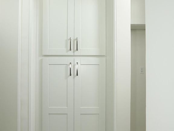 4th image of 5342 Lexington Ave