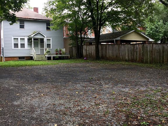 Private entrance & small deck