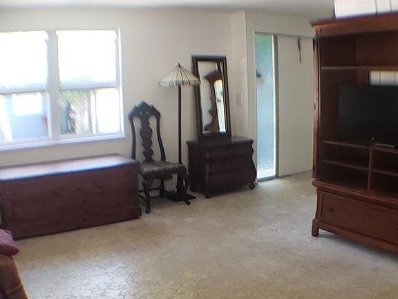 3rd image of 103 Catalina Cir