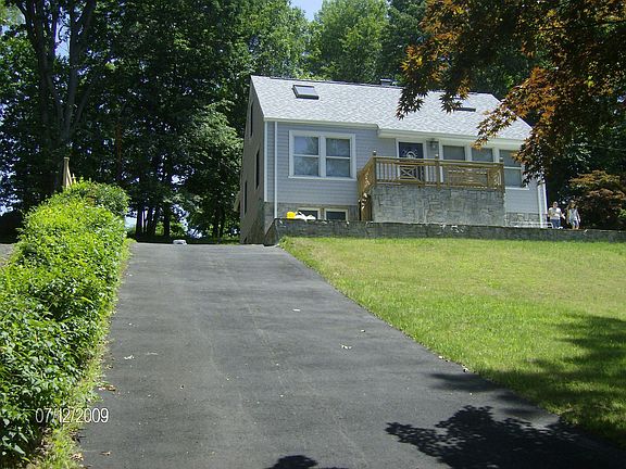 Driveway to back of house