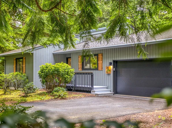120 SW The Pines Dr, Depoe Bay, OR 97341