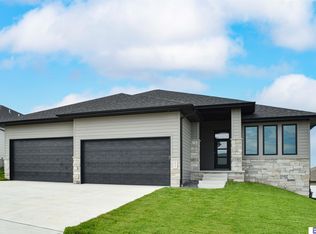435 N 104th St, Lincoln, NE 68527