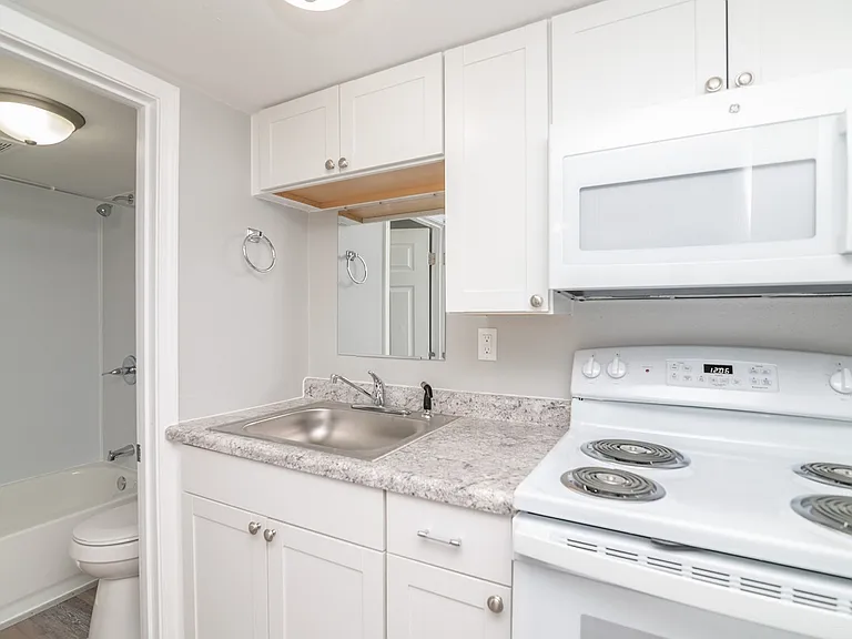1518 E McCarty St #18 — Photo 7