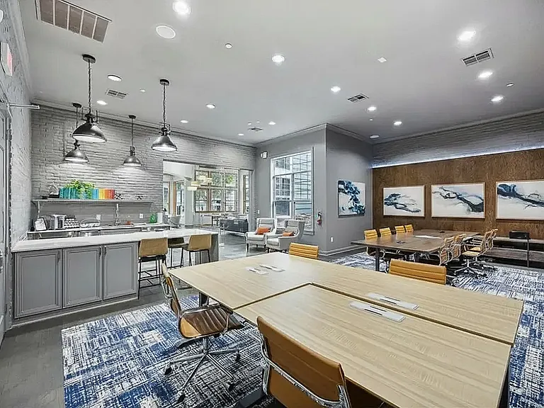 On-Site Coworking Space at Cottonwood Ridgeview Apartments