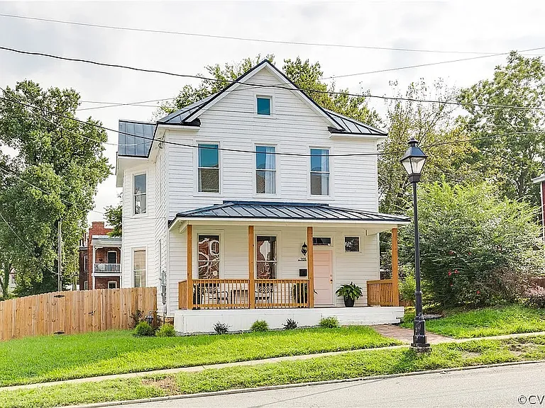 205 Poe St — Photo 3