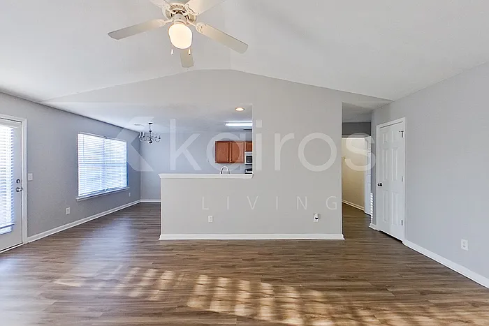 261 Alexander Pointe Dr — Photo 3