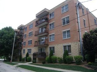 8733 Willow Blvd APT 1A, Willow Springs, IL 60480