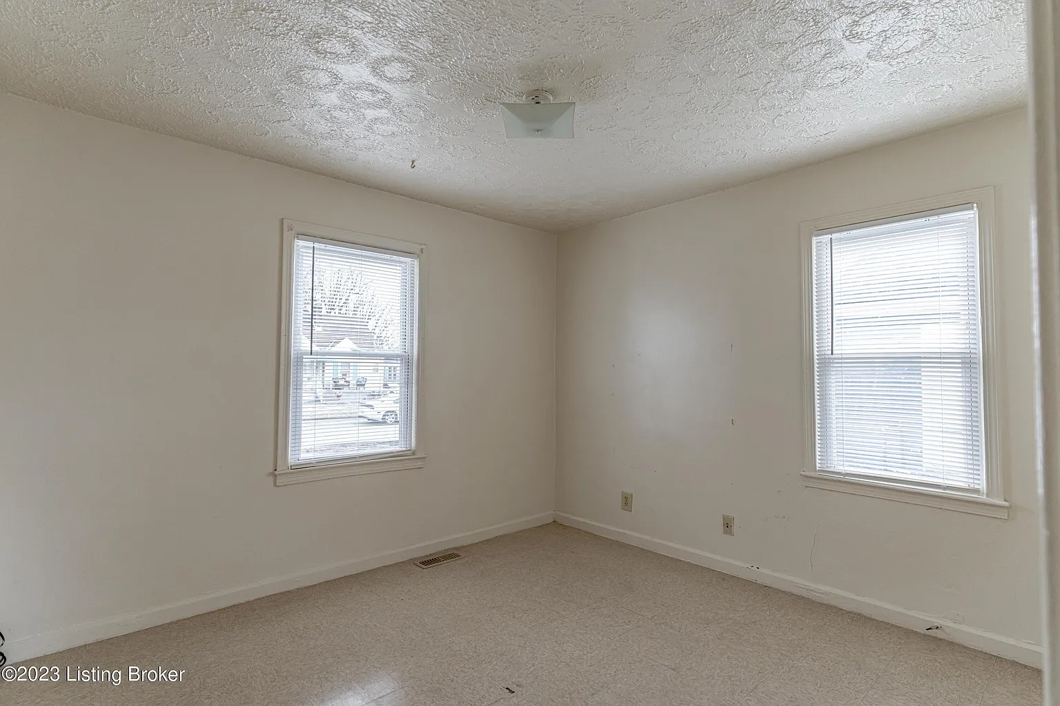 1806 Beech St photo 1