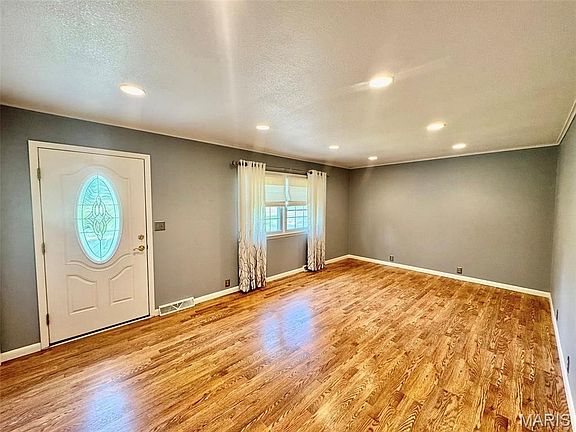 5th image of 7631 Cedar Hill Ln