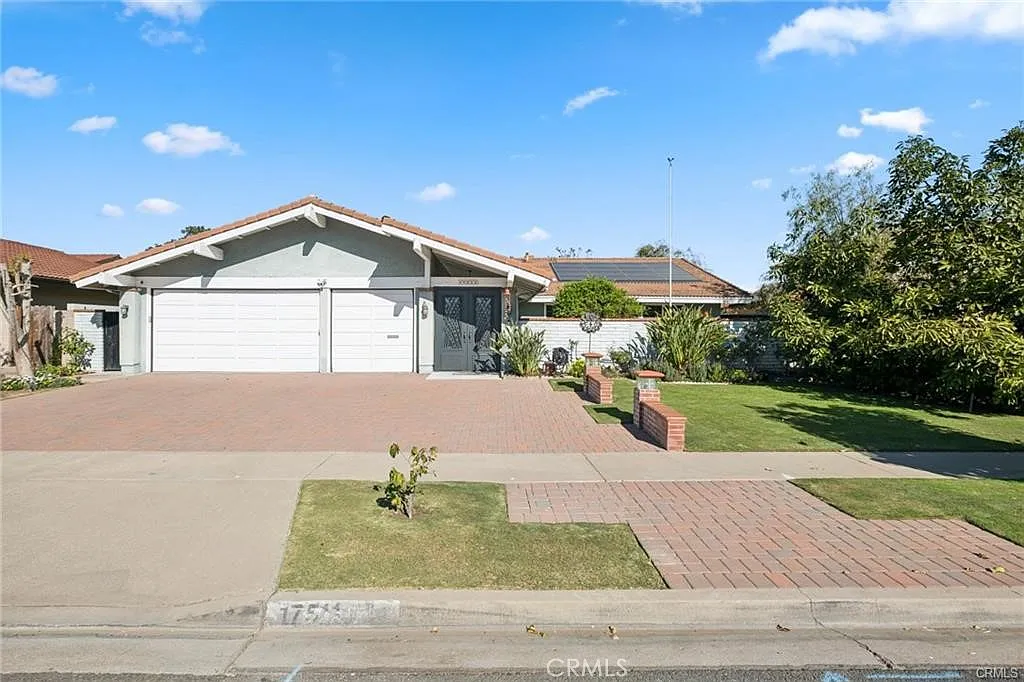 4 bed, 2.5 bath, 2702 sqft, $6,575 — Photo 1