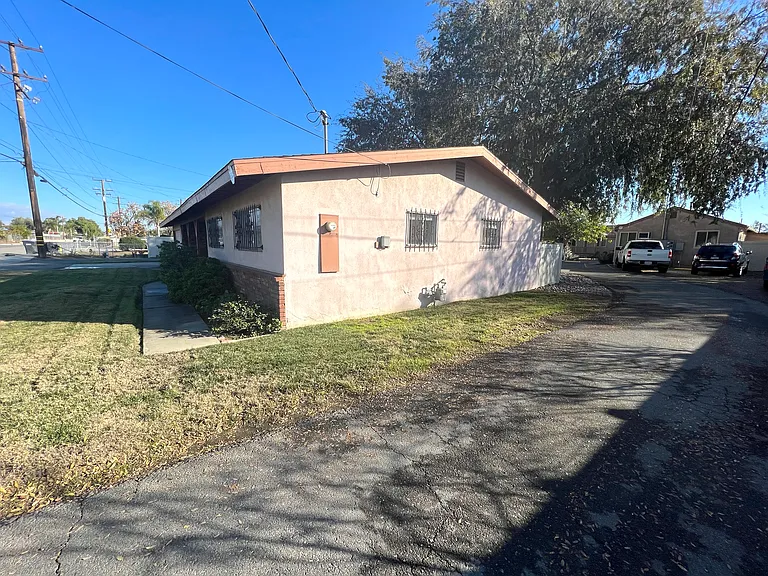 21849 Cottonwood Ave — Photo 7