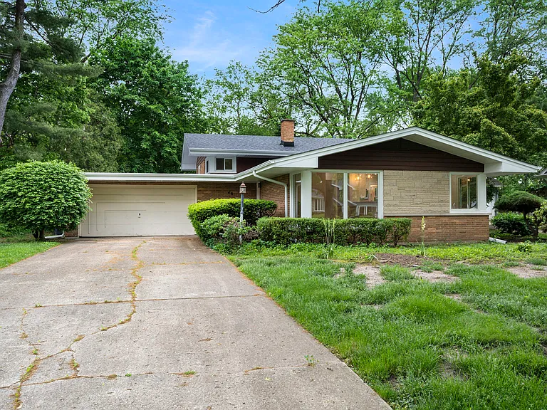 48 Oakwood Dr — Photo 1