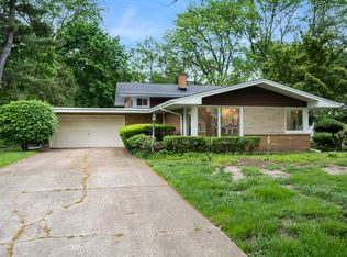 48 Oakwood Dr, Naperville, IL 60540