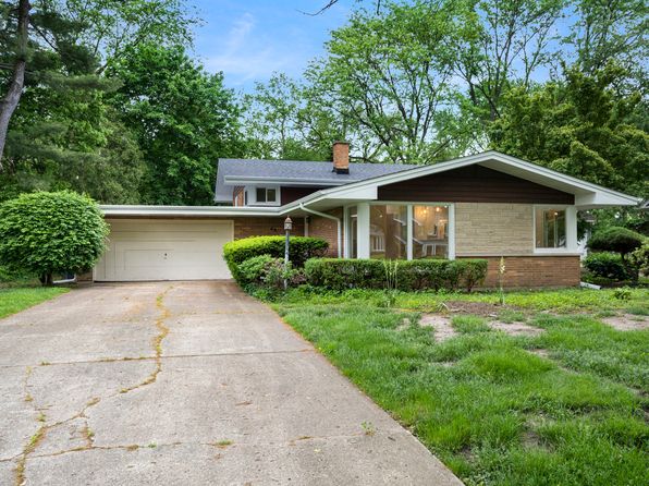 48 Oakwood Dr