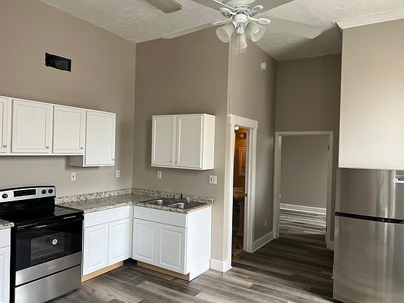 3rd image of 101 E Main St APT C