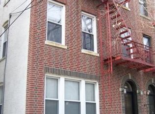 3450 30th St APT 3R, Astoria, NY 11106