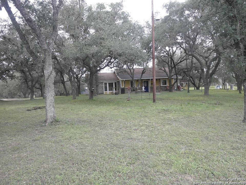 1st image of 1870 W King Lane