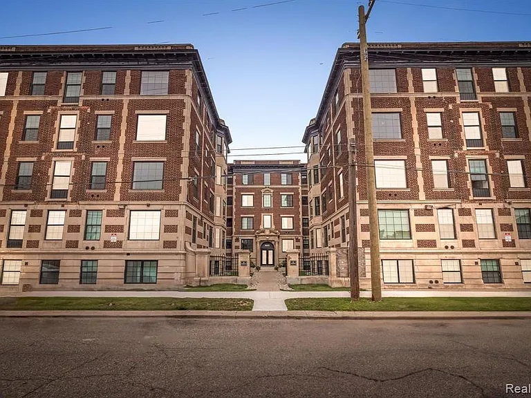 Bethune Lofts — Photo 1