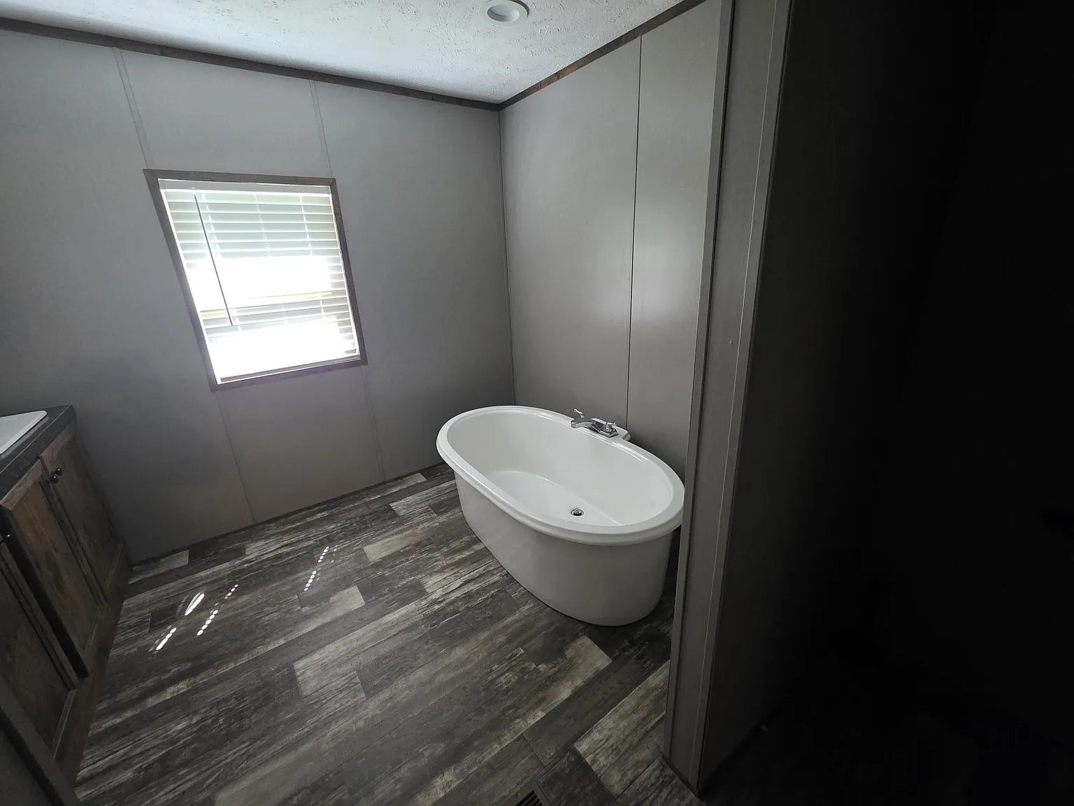 1 bed, $900 — Photo 1