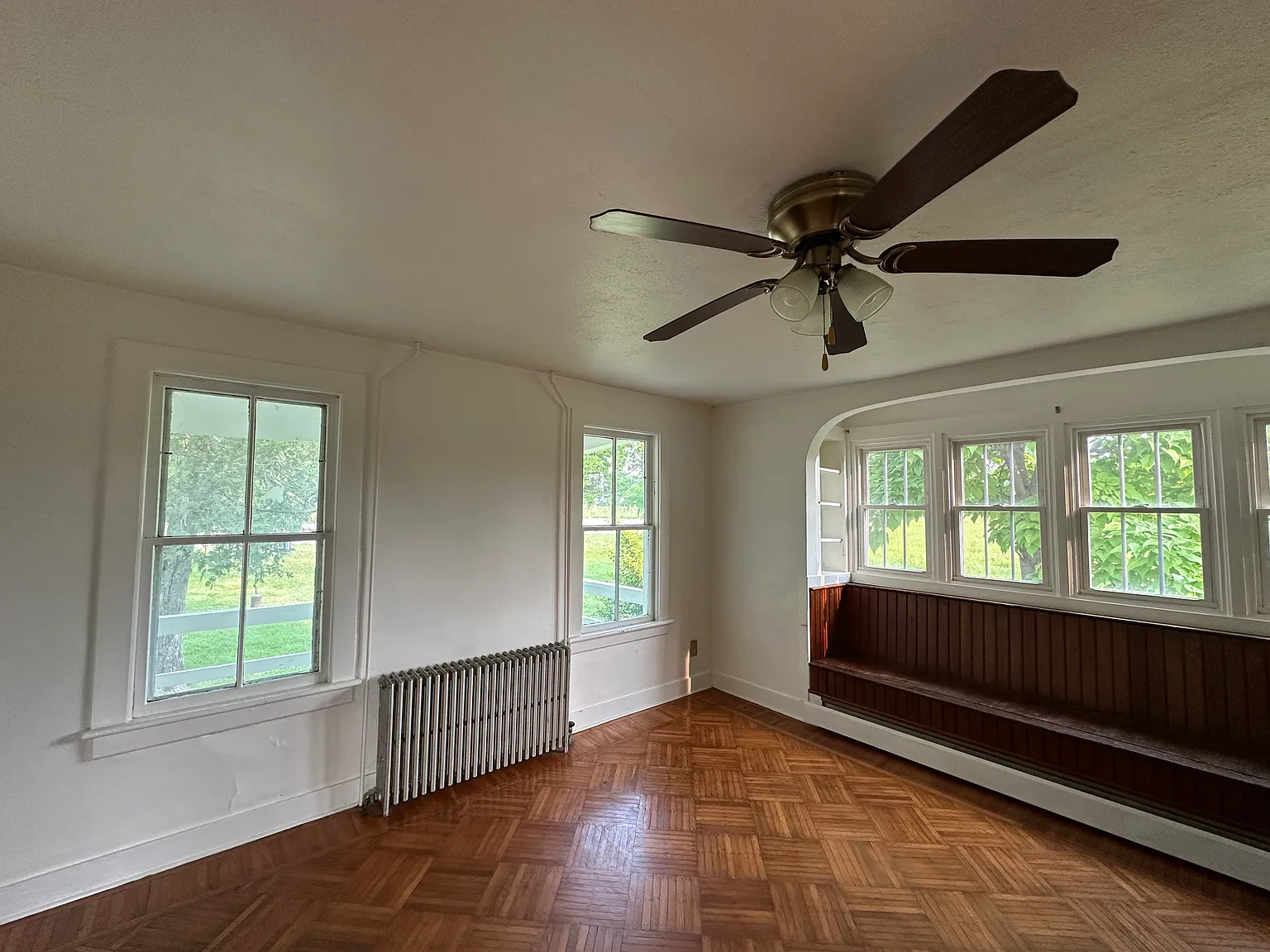 3 bed, 750 sqft, $2,300 — Photo 2