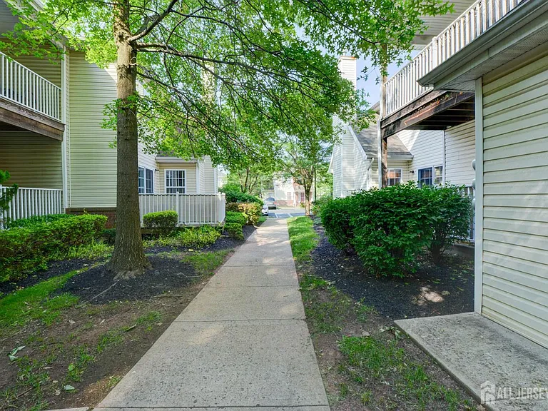34 Forest Dr — Photo 40