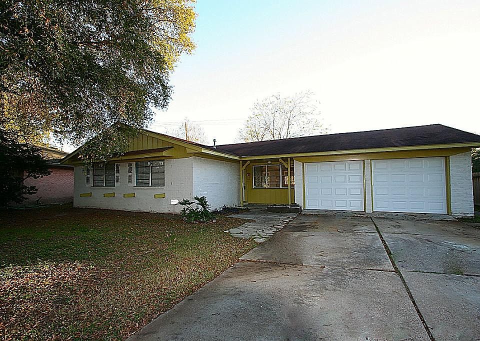 1st image of 13206 Hollypark Dr