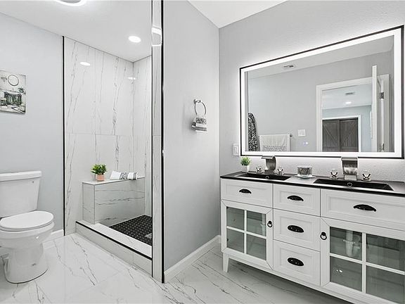 4th image of 2501 Somerset Dr