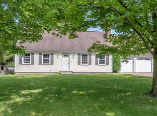 6211 Buckskin Dr, Farmington, NY 14425