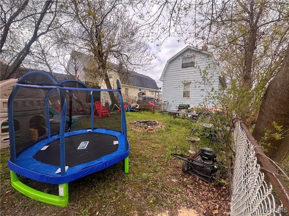 417 Hyde Park Blvd, Niagara Falls, NY 14303