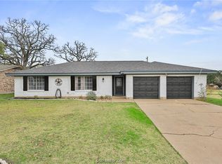 3613 Oak Ridge Dr, Bryan, TX 77802